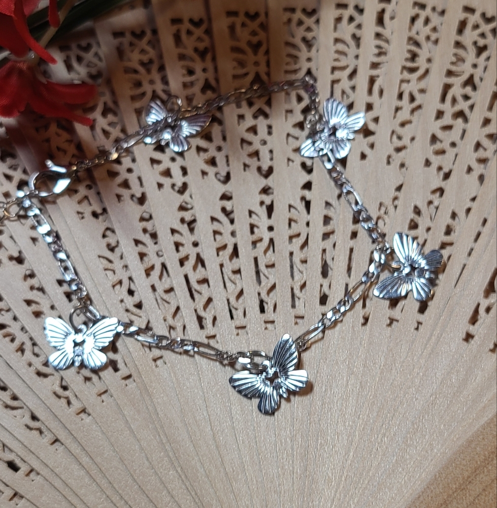 Elegant Light Weight Bracelet For Sale Today